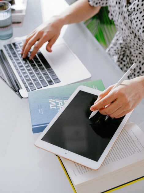 https://www.fortresslab.it/wp-content/uploads/2021/01/smart-work-1-470x630.jpg